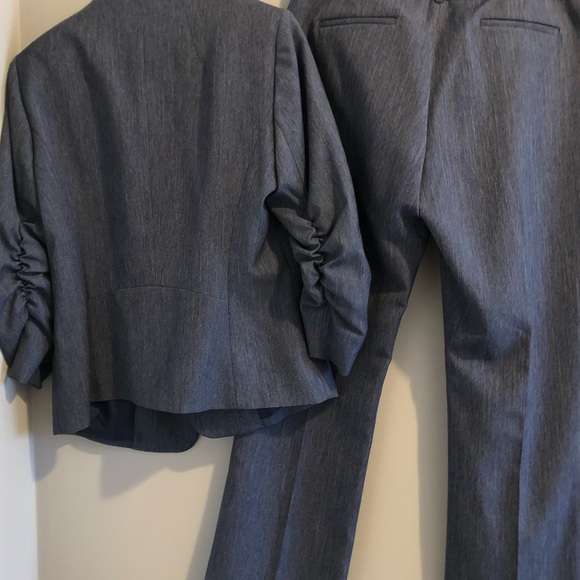 NWOTS TAHARI SUIT PANTS & JACKET - Picture 3 of 15